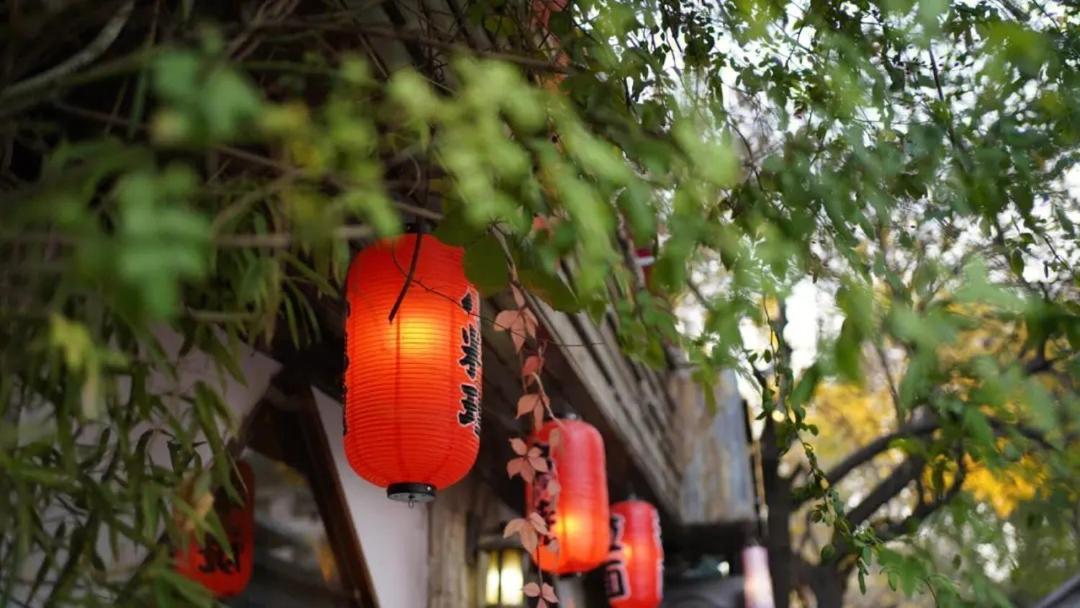 The East Hotel-Very Close To The Drum Tower,The Lama Temple,Houhai Bar Street,And The Forbidden City,There Are Many Old Beijing Traditional Hutongs Around The Hotel ,Experience The Culture Of Old Beijing Hutongs,Near Exit A Of Shichahai On Metro Line מראה חיצוני תמונה